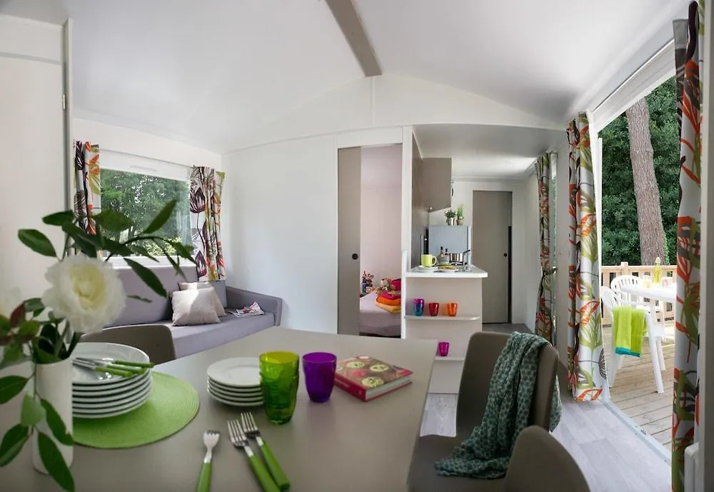 Les Rives De Condrieu Hotel 4*,